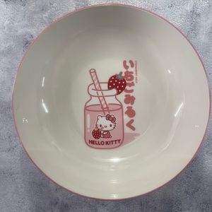 NWT Hello Kitty Strawberry Milk Plates